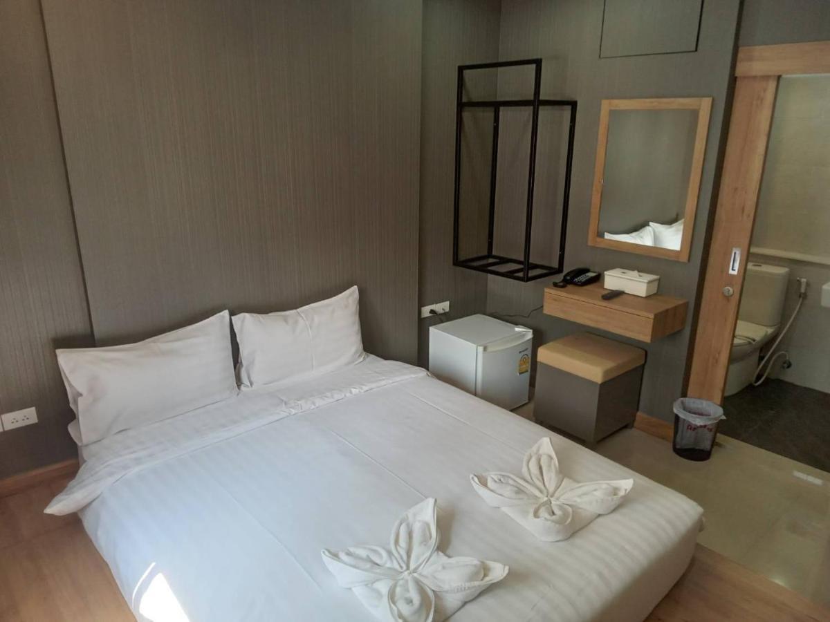Pratunam19 Hotel Бангкок Экстерьер фото