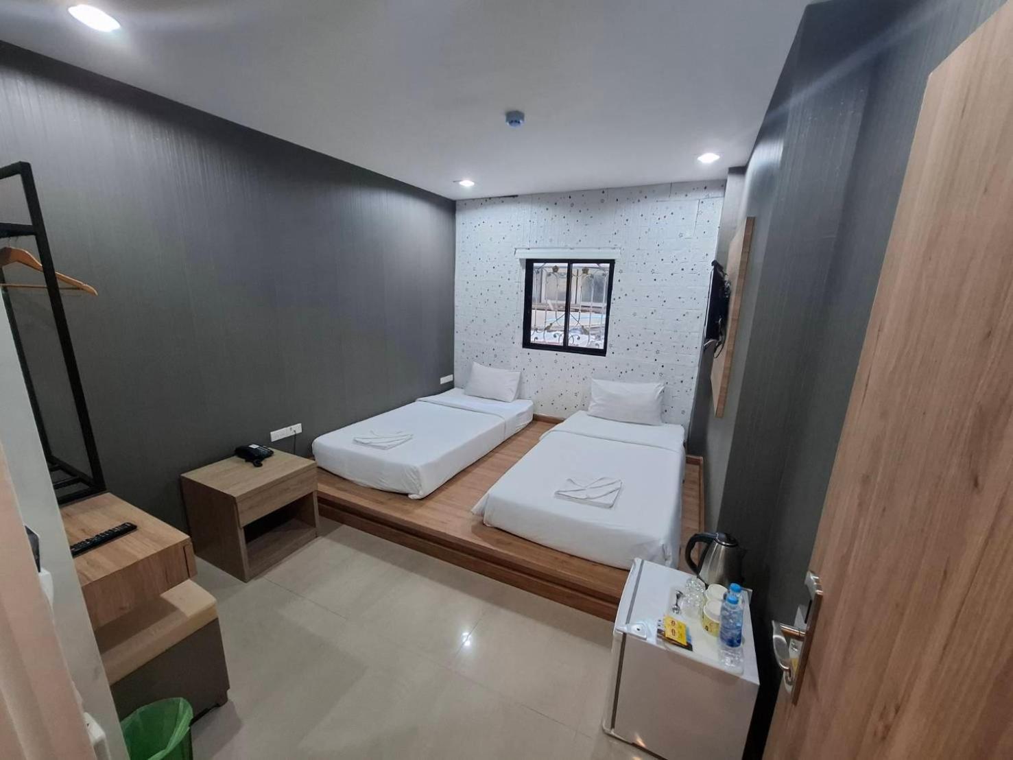 Pratunam19 Hotel Бангкок Экстерьер фото
