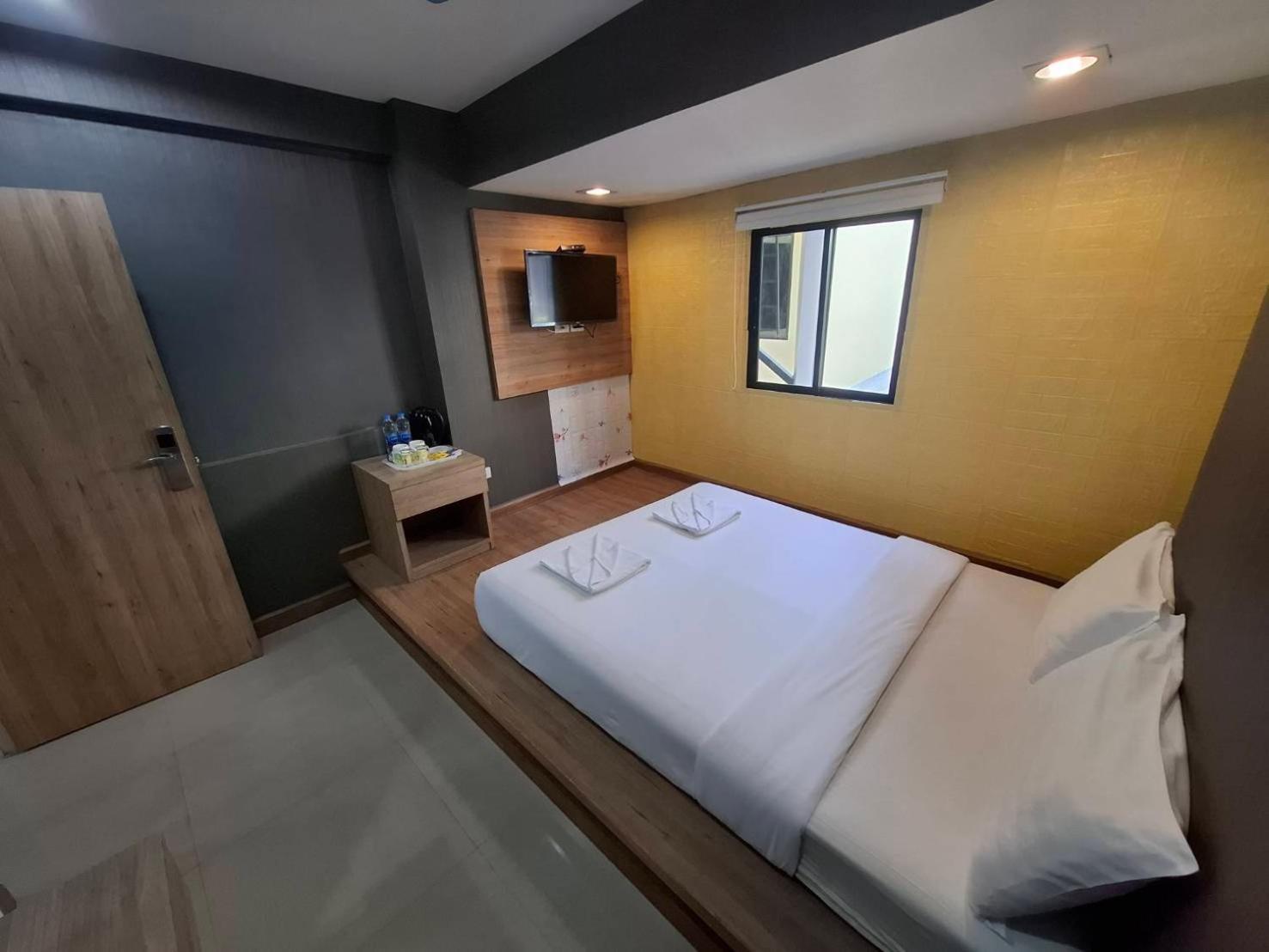 Pratunam19 Hotel Бангкок Экстерьер фото