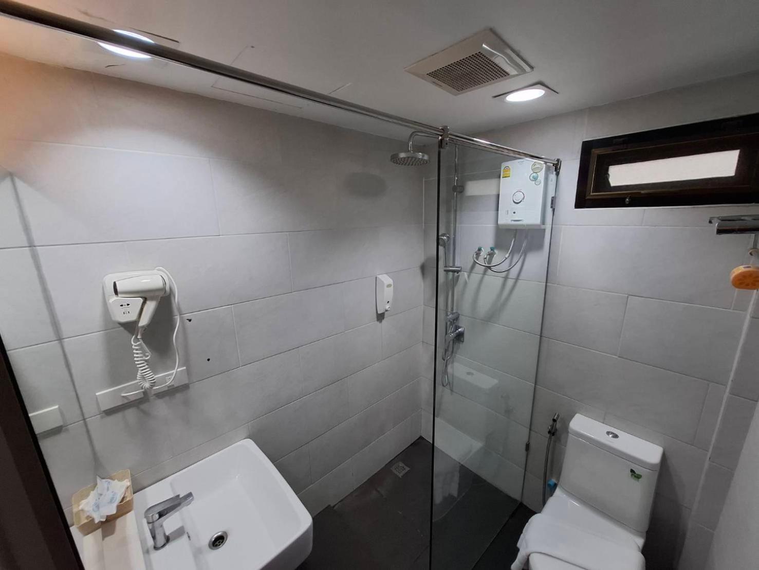 Pratunam19 Hotel Бангкок Экстерьер фото