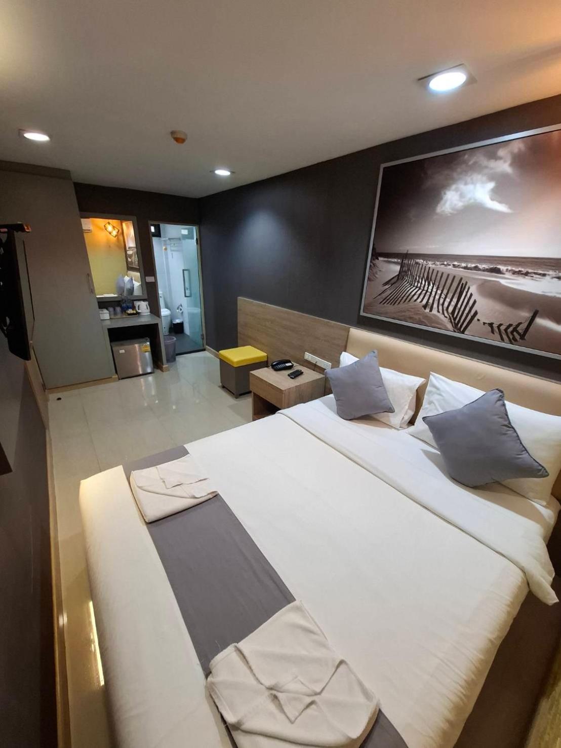 Pratunam19 Hotel Бангкок Экстерьер фото