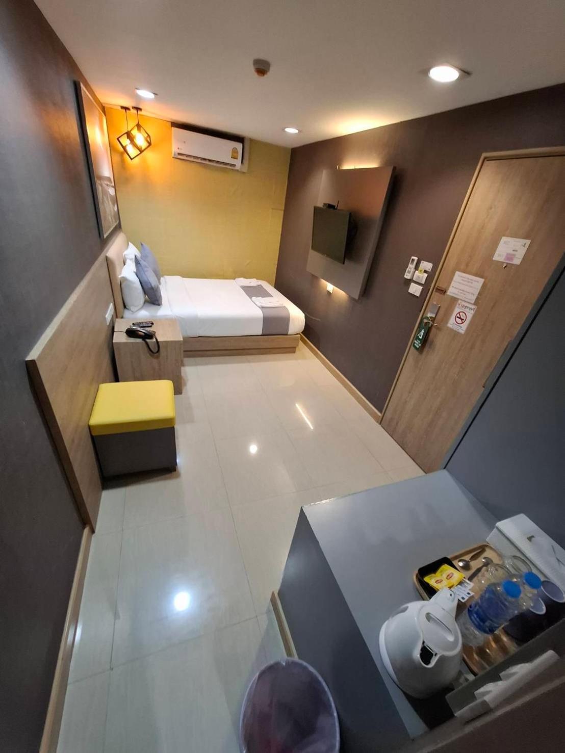 Pratunam19 Hotel Бангкок Экстерьер фото